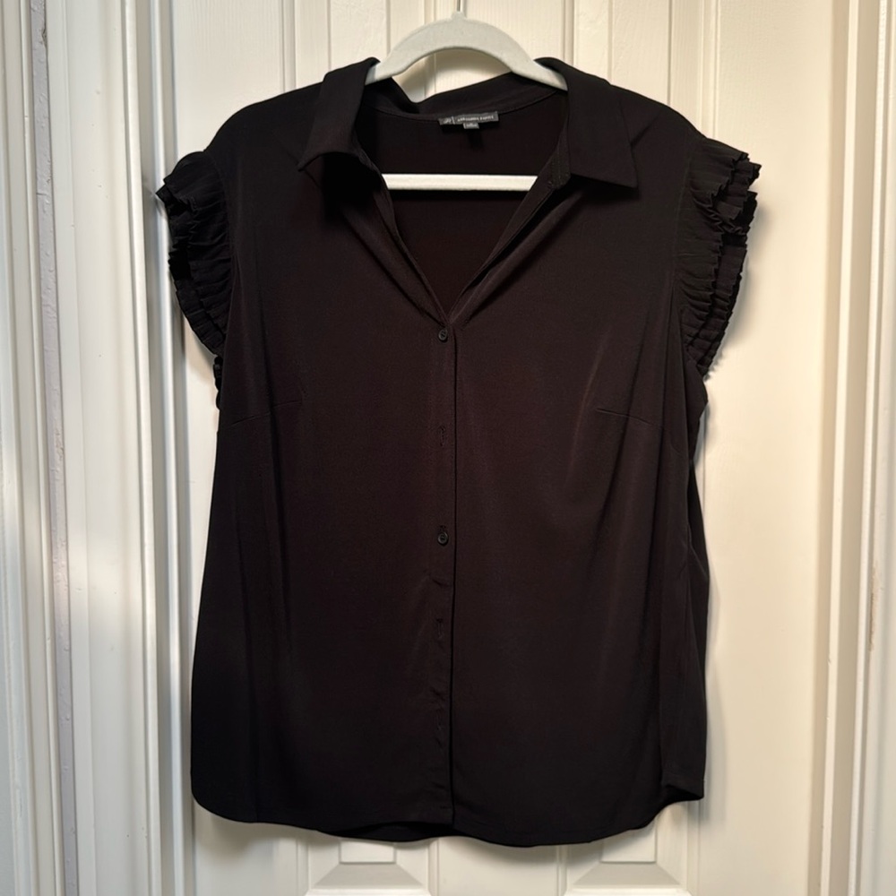 Ruffle sleeve short button down